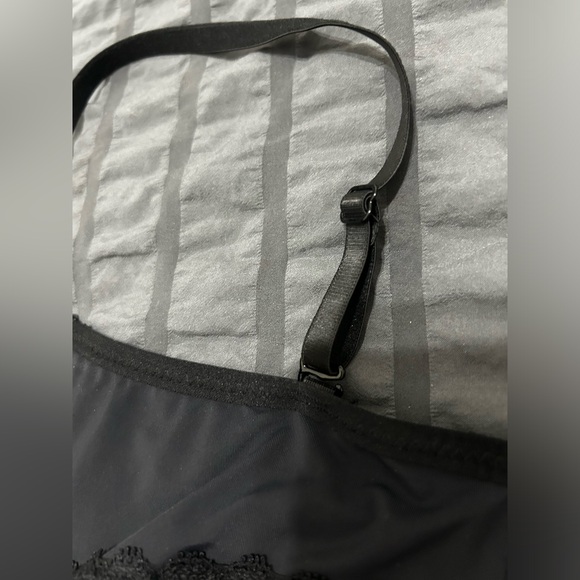 Amazon Non-Slip Strapless Bra - Picture 4 of 6